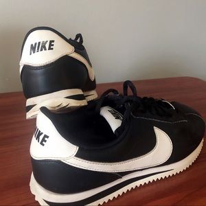 NIKE Cortez